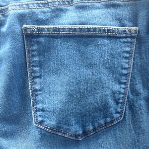 New Directions distressed jeans